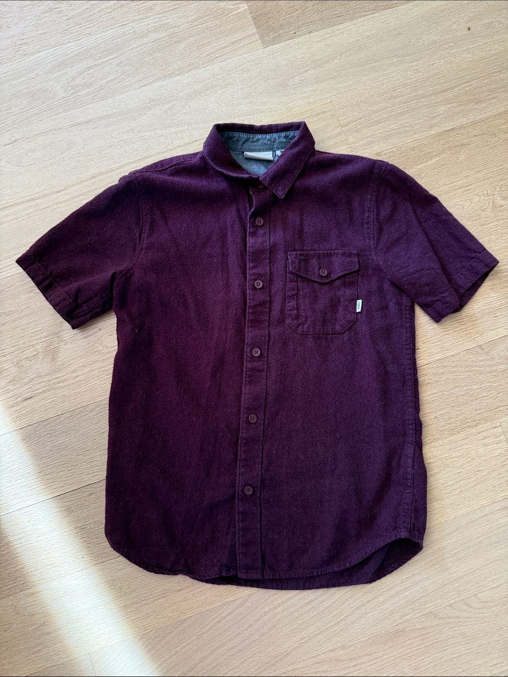 Vans Short-Sleeve Button-Down Shirt in Plum Sz M
